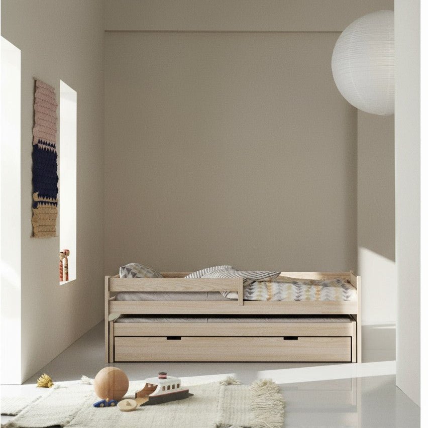 Białe Łóżko Drewniane z Podwójnym Spaniem i Szufladą - KidooCrafts