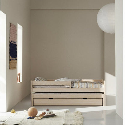 Białe Łóżko Drewniane z Podwójnym Spaniem i Szufladą - KidooCrafts