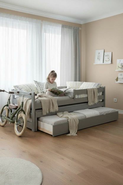 Białe Łóżko Drewniane z Podwójnym Spaniem i Szufladą - KidooCrafts