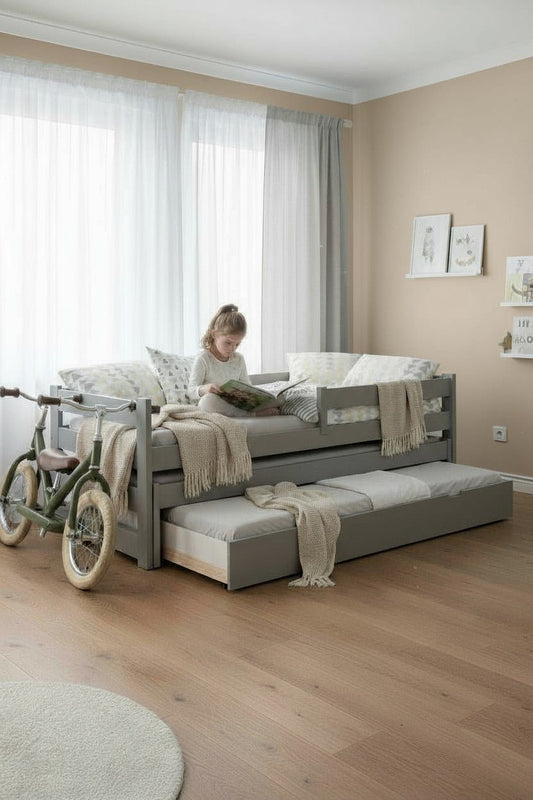 Białe Łóżko Drewniane z Podwójnym Spaniem i Szufladą - KidooCrafts