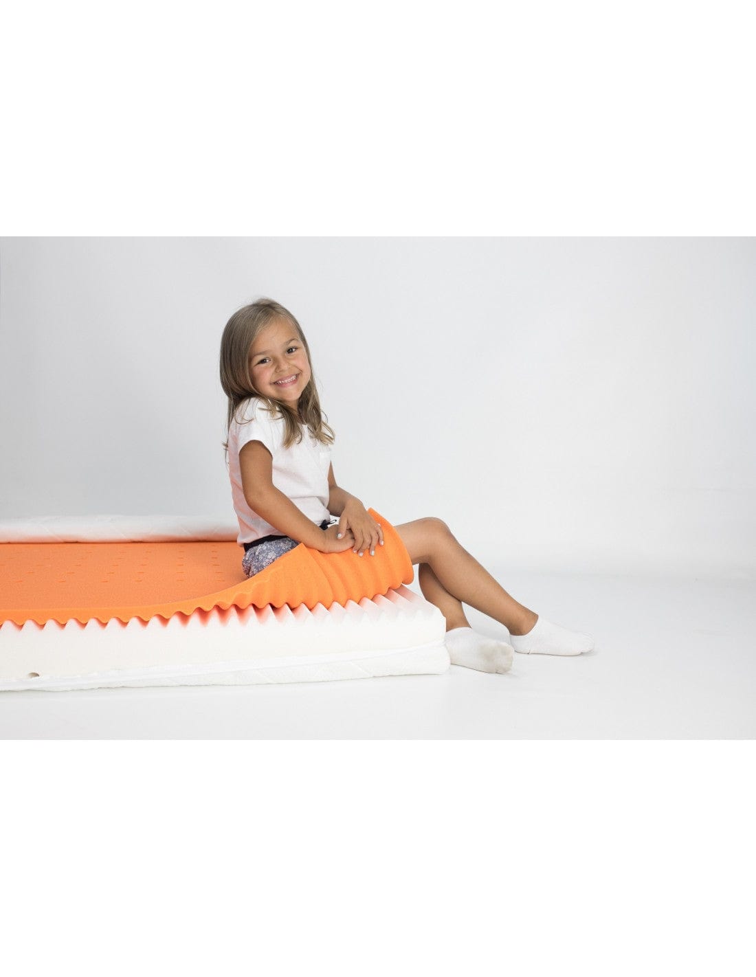 Mattress Made of Highly Elastic Foam, Memory Foam with Smart Channel System and Aero 3D Mat